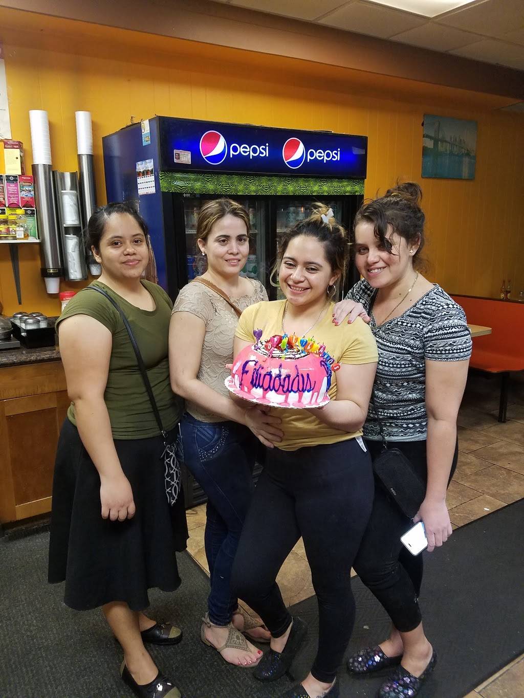 Clinton Panaderia & Pupuseria | restaurant | 429 Clinton St, Hempstead, NY 11550, USA | 5163853233 OR +1 516-385-3233