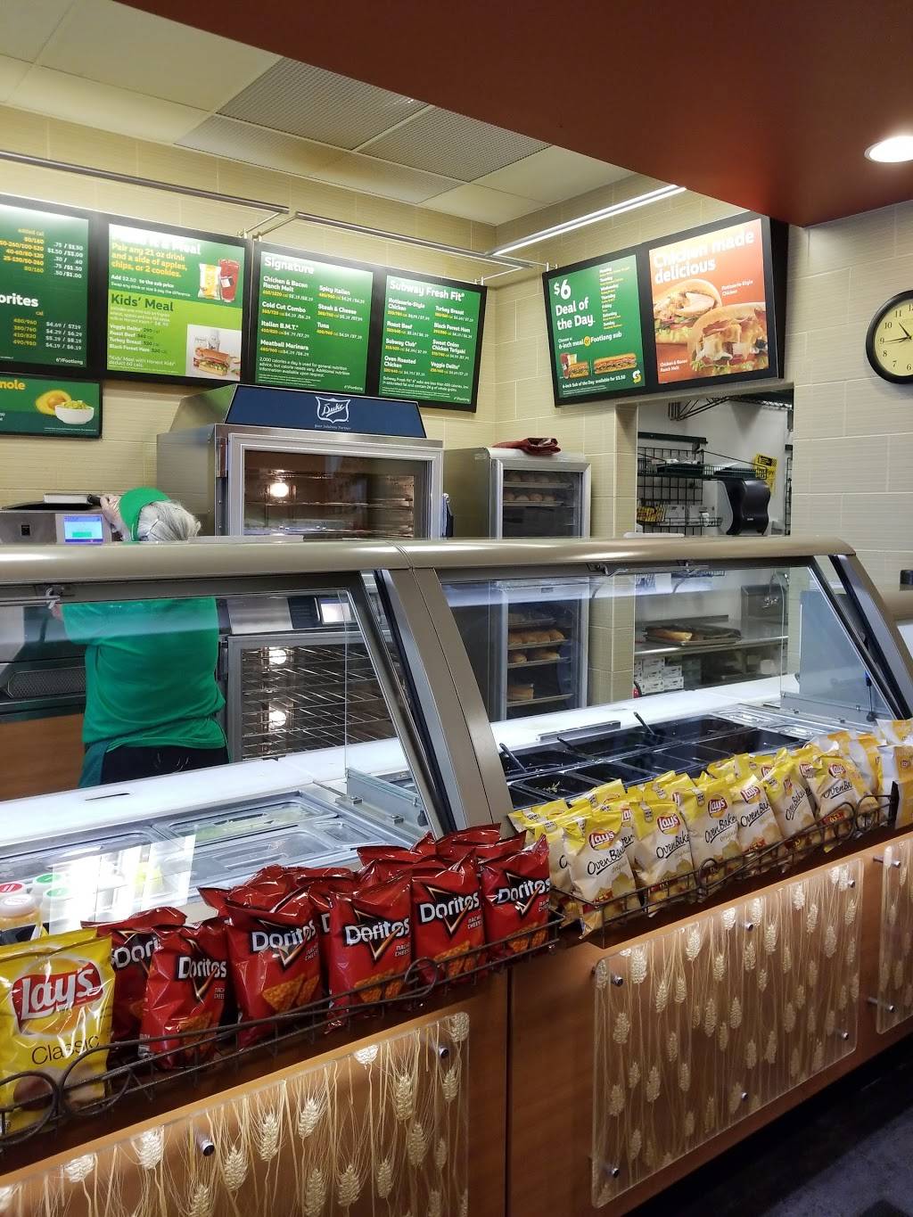 Subway Restaurants | restaurant | 113 W Rochester St, Akron, IN 46910, USA | 5745982595 OR +1 574-598-2595