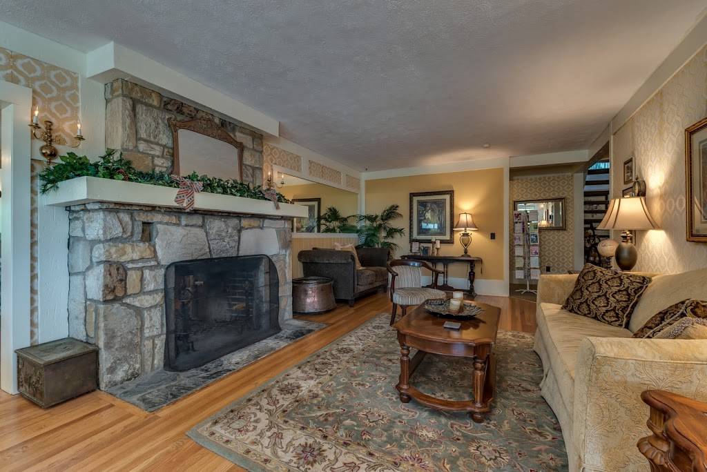 Echo Mountain Inn | restaurant | 2849 Laurel Park Hwy, Laurel Park, NC 28739, USA | 8286939626 OR +1 828-693-9626