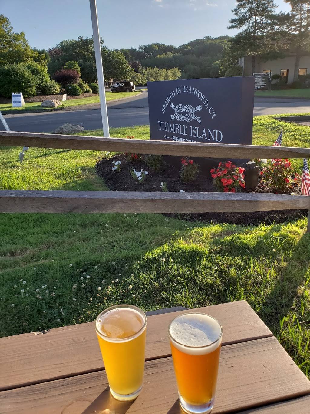 Thimble Island Brewing Company | restaurant | 16 Business Park Dr, Branford, CT 06405, USA | 2032082827 OR +1 203-208-2827