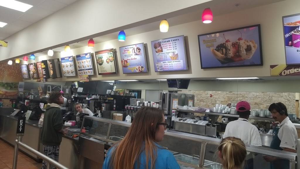 Braums Ice Cream & Burger Restaurant | restaurant | 1928 S Santa Fe Ave, Moore, OK 73160, USA | 4052371032 OR +1 405-237-1032