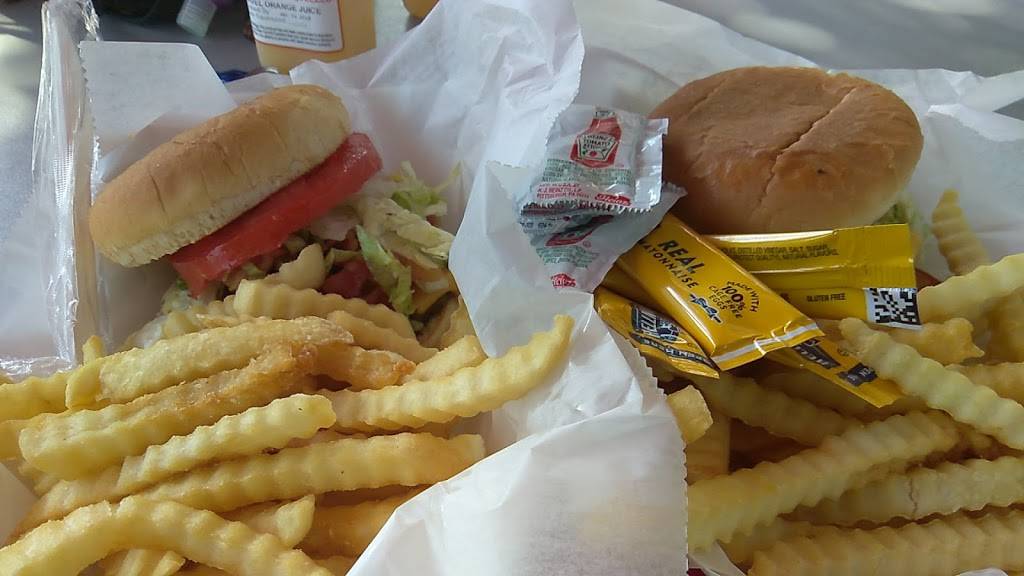 Als Red Barn Grill | restaurant | 2005 N Kings Hwy, Fort Pierce, FL 34951, USA | 7724617222 OR +1 772-461-7222