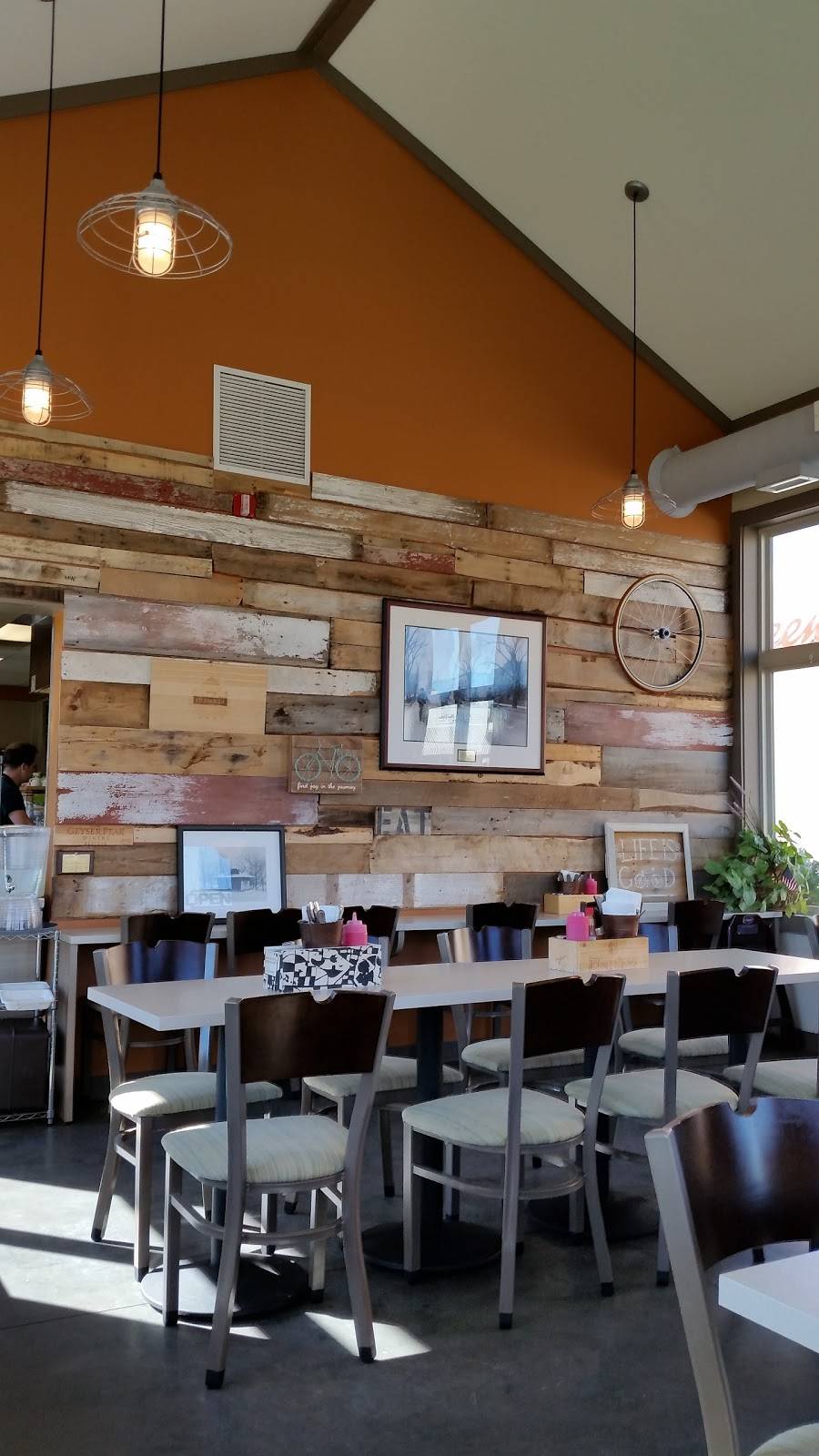 Dakota Junction | restaurant | 2281 Commerce Blvd, Mound, MN 55364, USA | 9524791519 OR +1 952-479-1519