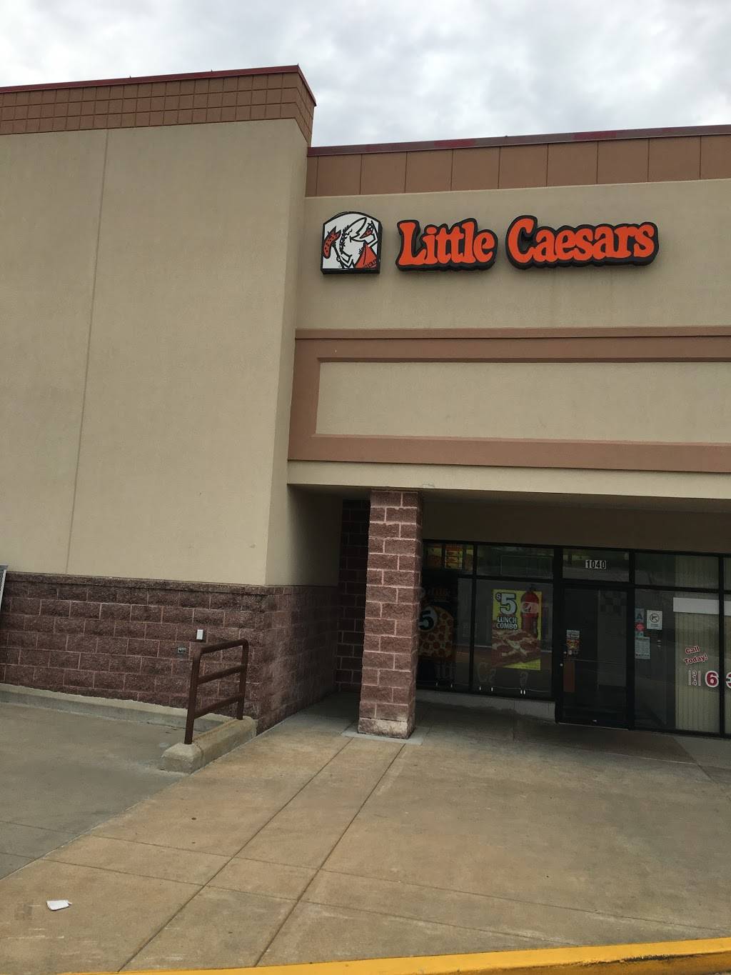 Little Caesars Pizza | meal takeaway | 1040 Lemay Ferry Rd, St. Louis, MO 63125, USA | 3145442700 OR +1 314-544-2700