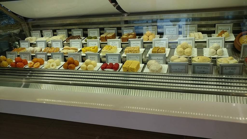 Premium Sweets | restaurant | 4099 Erin Mills Pkwy, Mississauga, ON L5L 3P9, Canada | 9056075688 OR +1 905-607-5688