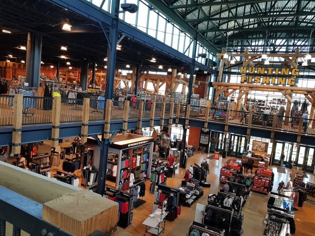 Streets of Woodfield | shopping mall | 601 N Martingale Rd, Schaumburg, IL 60173, USA | 6309547300 OR +1 630-954-7300