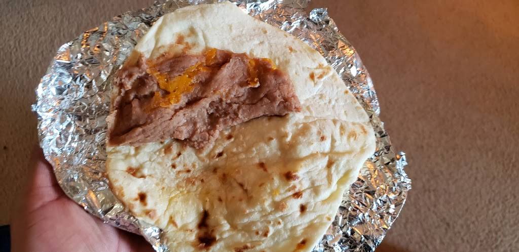 Taqueria La Tapatia | restaurant | 2320 Babcock Rd, San Antonio, TX 78229, USA | 2104428013 OR +1 210-442-8013