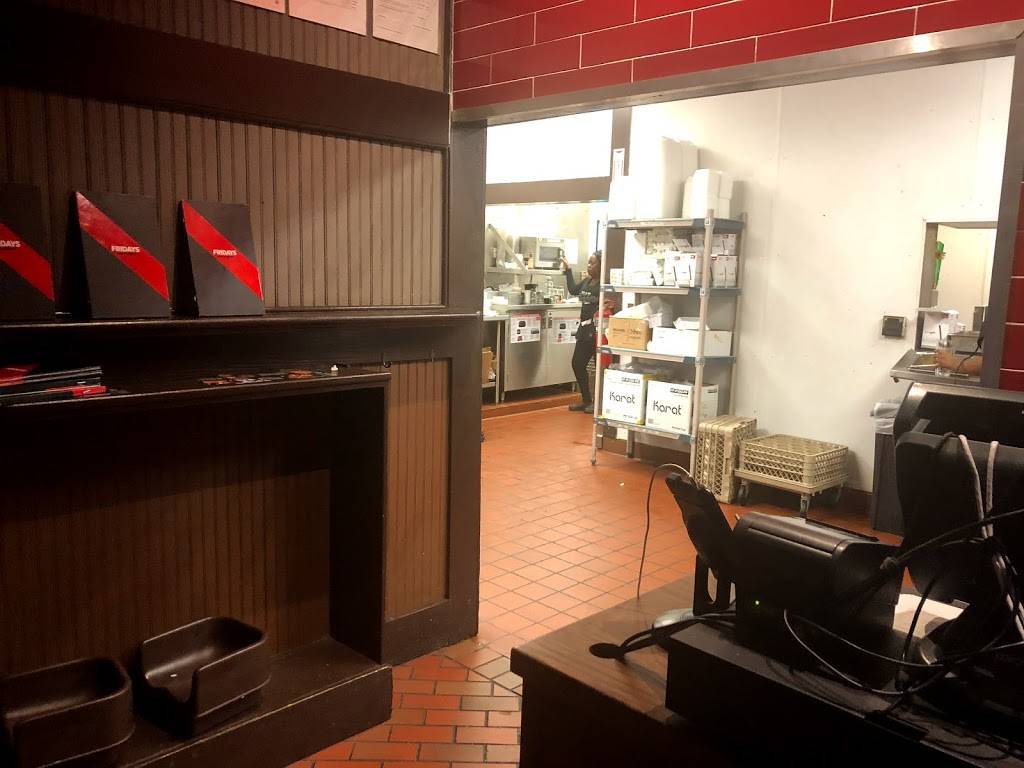 TGI Fridays | restaurant | 4000 City Ave, Philadelphia, PA 19131, USA | 2158787070 OR +1 215-878-7070