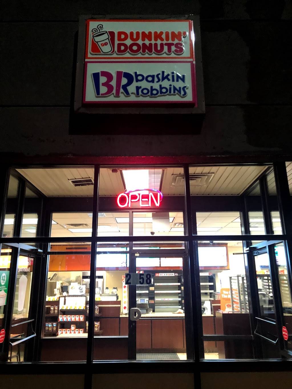 Dunkin Donuts | cafe | 2658 Green Bay Rd, Evanston, IL 60201, USA | 8478696667 OR +1 847-869-6667