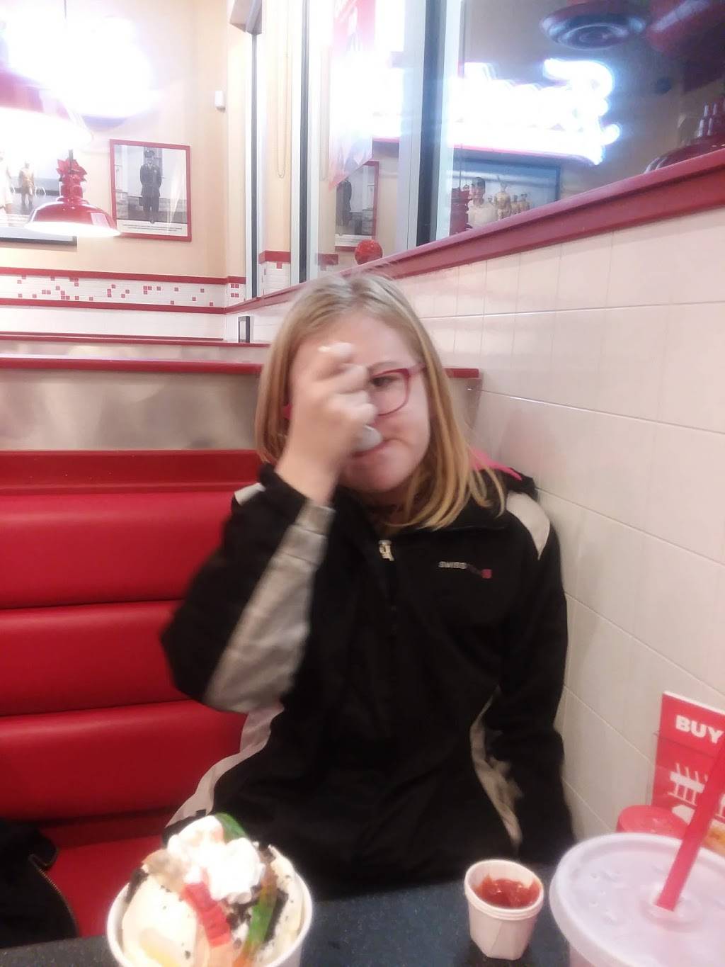 Freddys Frozen Custard & Steakburgers | restaurant | 5717 O St, Lincoln, NE 68510, USA | 4029044144 OR +1 402-904-4144