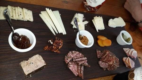 Edgewood Cheese Shop and Eatery | restaurant | 1828 Broad St, Cranston, RI 02905, USA | 4019412400 OR +1 401-941-2400