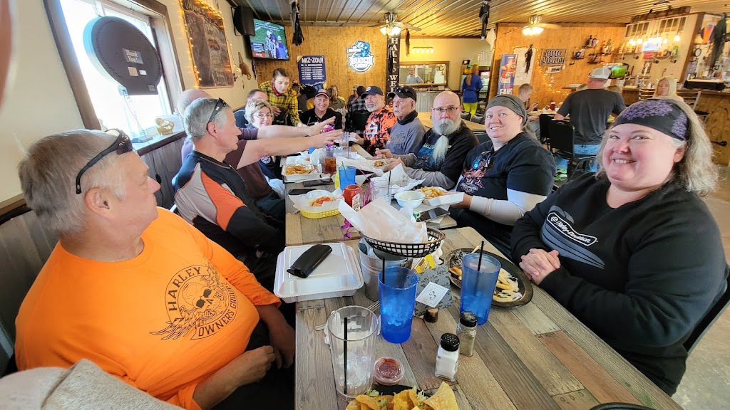 Catfish Charlie’s Restaurant & Lounge | restaurant | 6909 MO-224, Wellington, MO 64097, USA | 8162400006 OR +1 816-240-0006