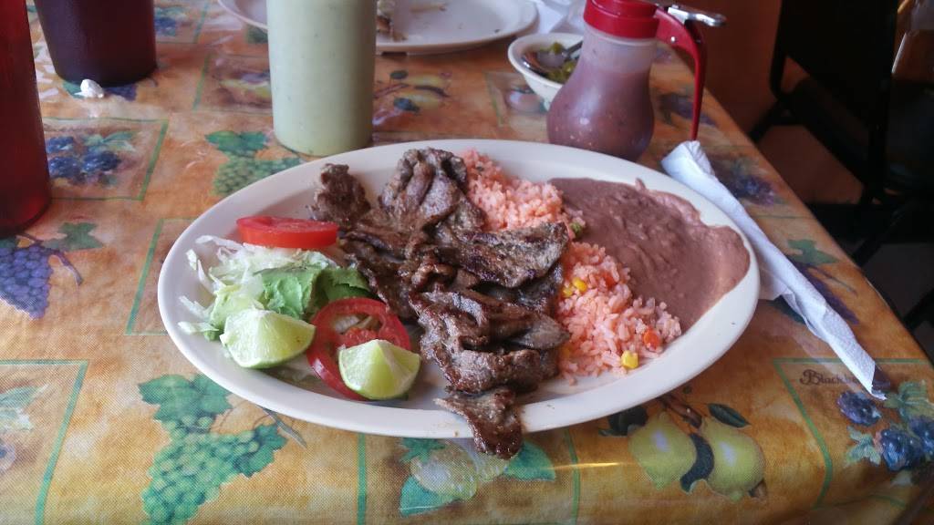 El Padrino | restaurant | 408 W Jefferson Blvd, Dallas, TX 75208, USA | 2149433993 OR +1 214-943-3993