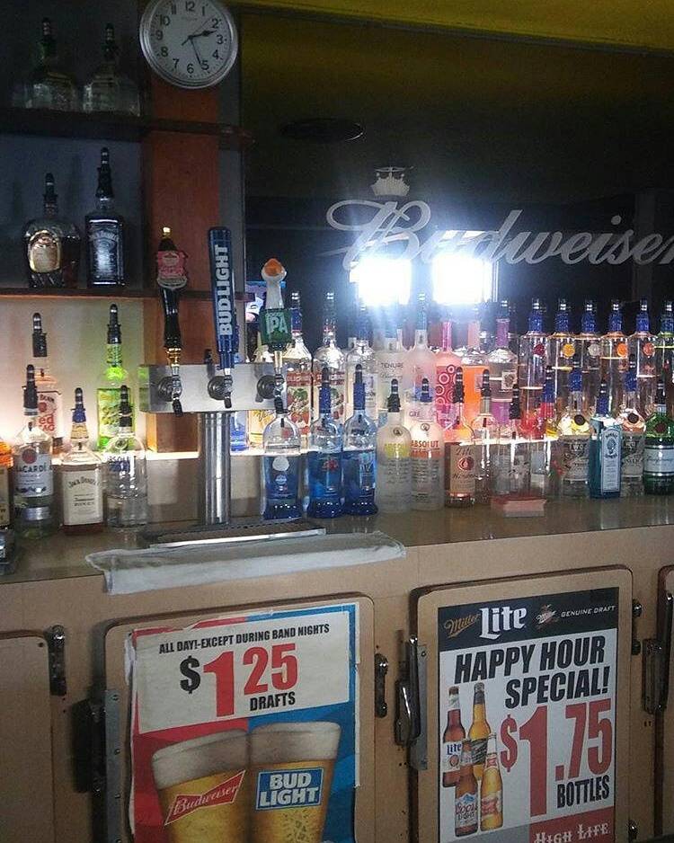 Dawg House Bar & Grill | restaurant | 21350 Van Born Rd, Dearborn Heights, MI 48125, USA | 3132746066 OR +1 313-274-6066