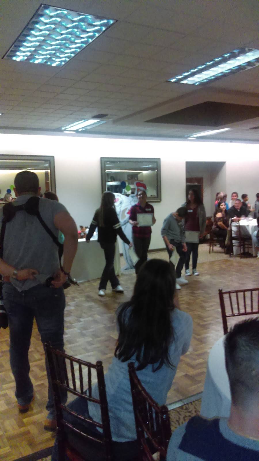 Red Brick Bar & Grill | night club | 153 S Broadway, Turlock, CA 95380, USA | 2096671561 OR +1 209-667-1561