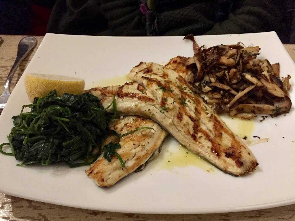 Famous Greek Kitchen | restaurant | 10 N Water St, Greenwich, CT 06830, USA | 2035316887 OR +1 203-531-6887