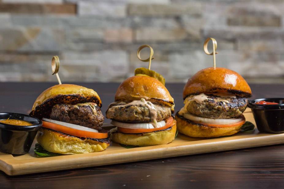 Davry Kosher Sports Bar | restaurant | 722 Kings Hwy, Brooklyn, NY 11223, USA | 7185134742 OR +1 718-513-4742