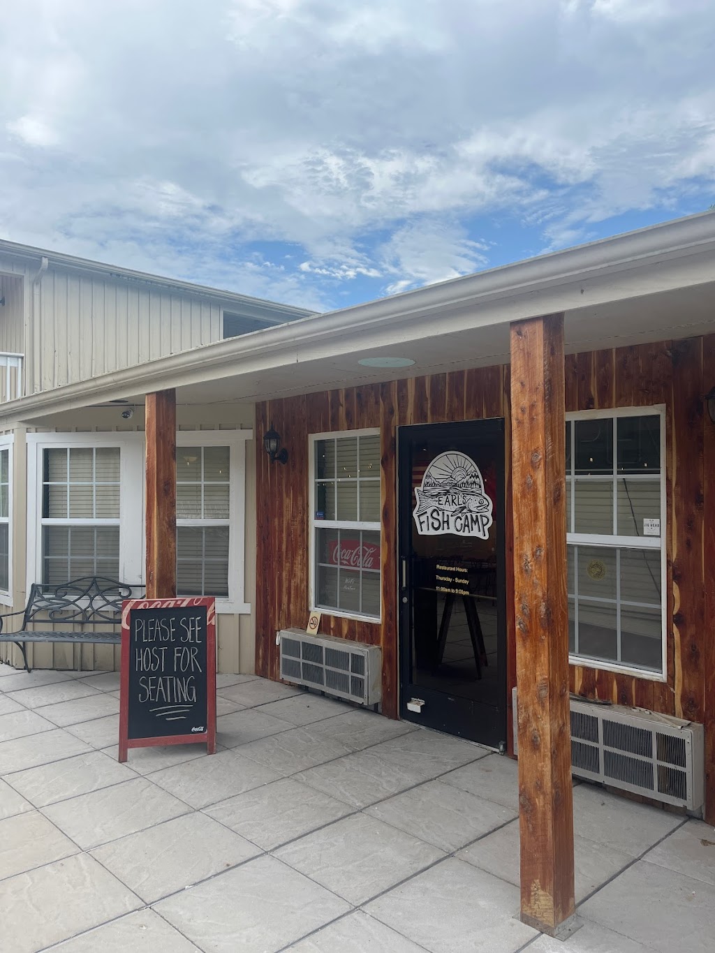 Earl’s Fish Camp | restaurant | 2100 Edgar Evins State Park Rd, Silver Point, TN 38582, USA | 9318582424 OR +1 931-858-2424