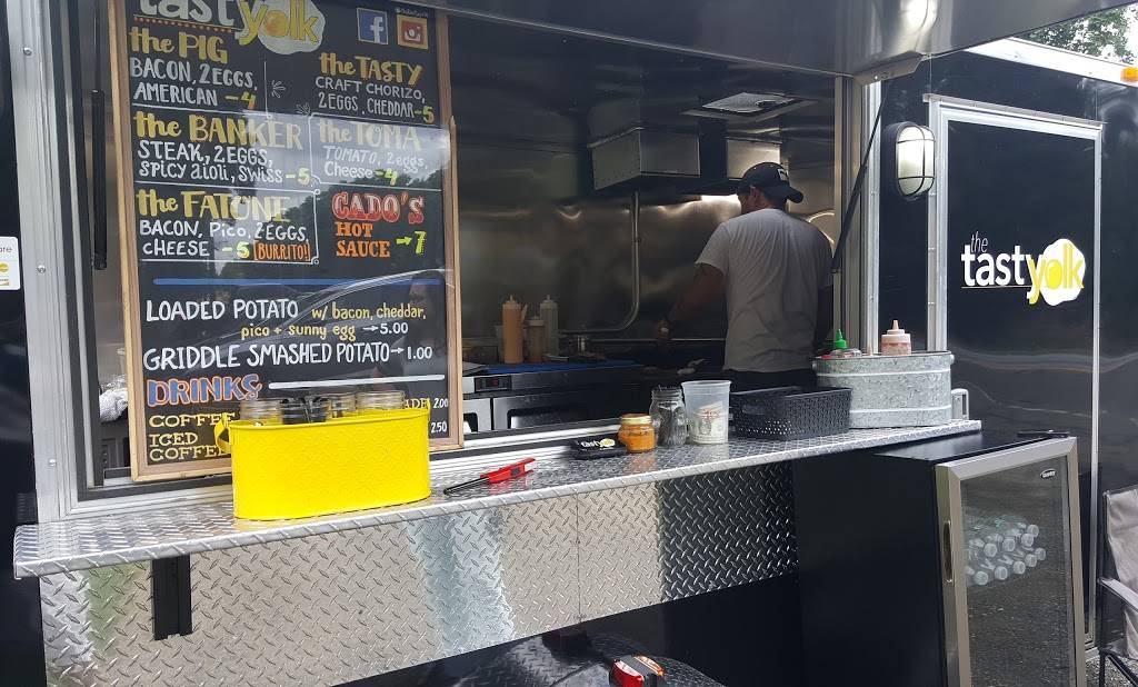 The Tasty Yolk | restaurant | 4700 Park Ave, Bridgeport, CT 06606, USA | 2035728884 OR +1 203-572-8884