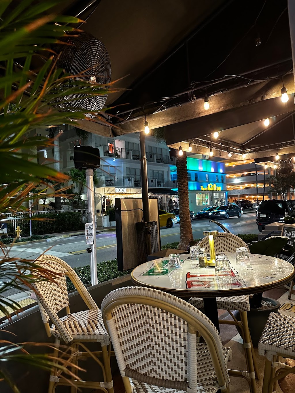 FL Cafe | restaurant | 1360 Collins Ave, Miami Beach, FL 33139, USA | 3057638007 OR +1 305-763-8007