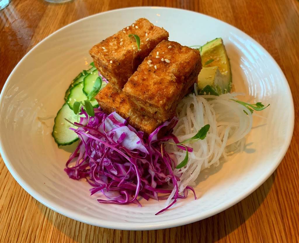 Earls Kitchen + Bar | restaurant | 1538 N Clybourn Ave a108, Chicago, IL 60610, USA | 3129293952 OR +1 312-929-3952