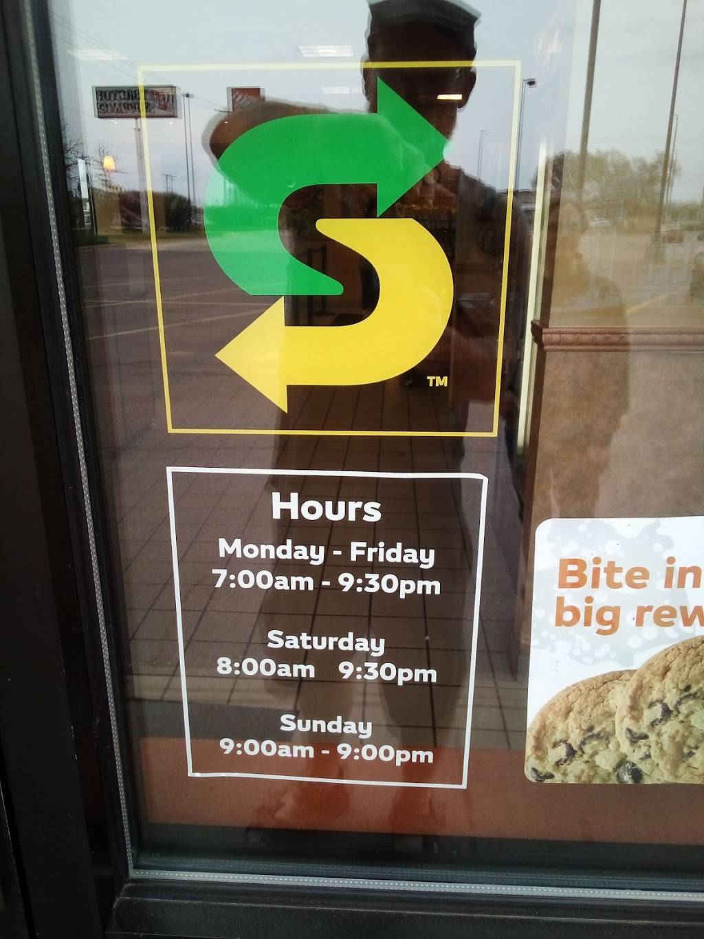 Subway | restaurant | 3320 Ravine Rd, Kalamazoo, MI 49006, USA | 2693824576 OR +1 269-382-4576