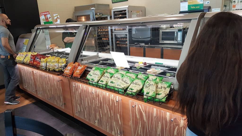 Subway | restaurant | 1605 S Post Oak Ln, Houston, TX 77056, USA | 7139659277 OR +1 713-965-9277