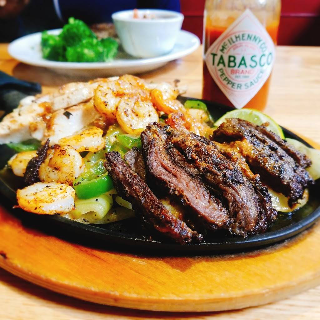 Chilis Grill & Bar | restaurant | 4784 Ashford Dunwoody Rd, Dunwoody, GA 30338, USA | 7703946175 OR +1 770-394-6175