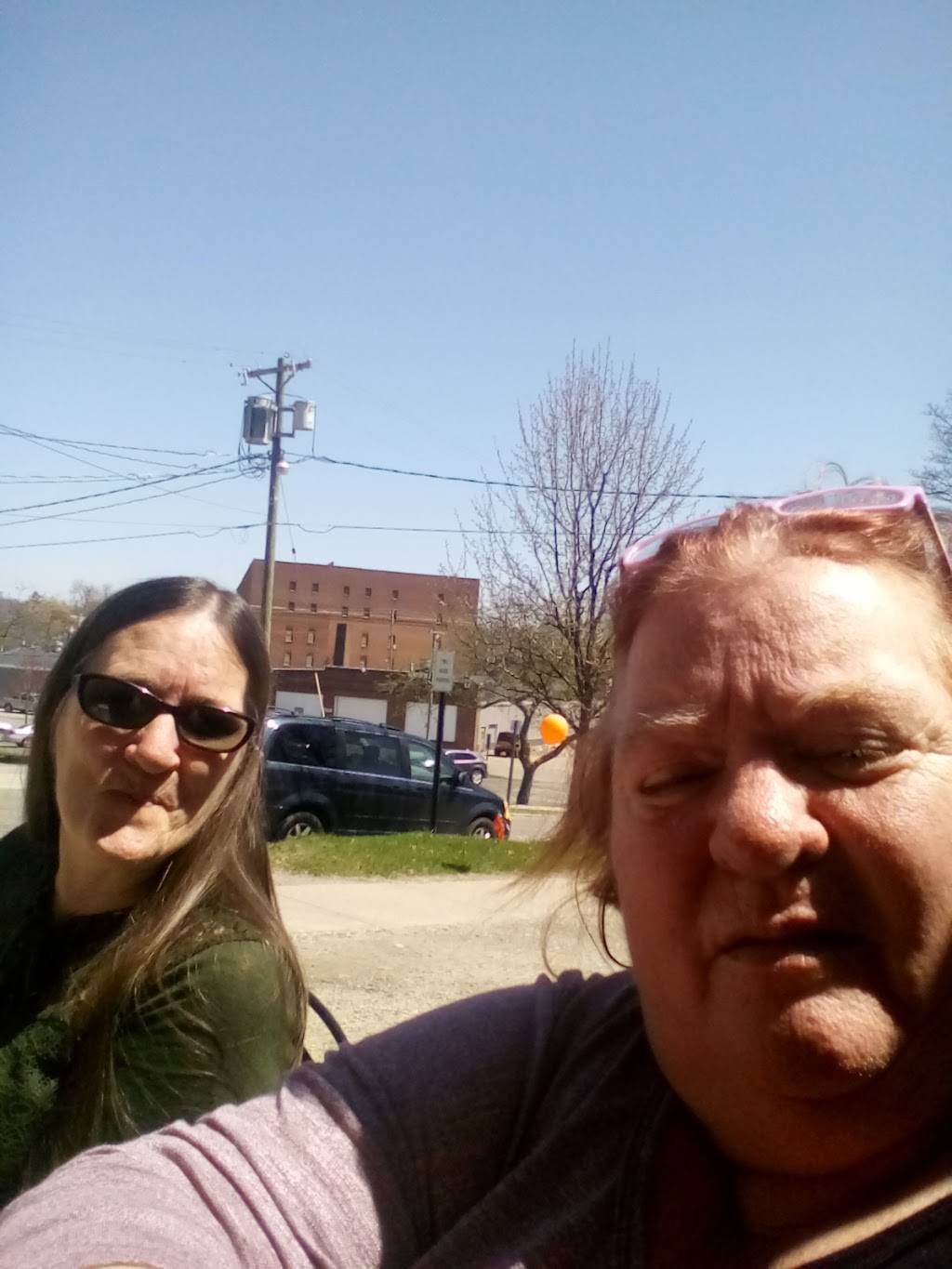 Hillsdale Filling Station | restaurant | 39 N Broad St, Hillsdale, MI 49242, USA | 5174391952 OR +1 517-439-1952