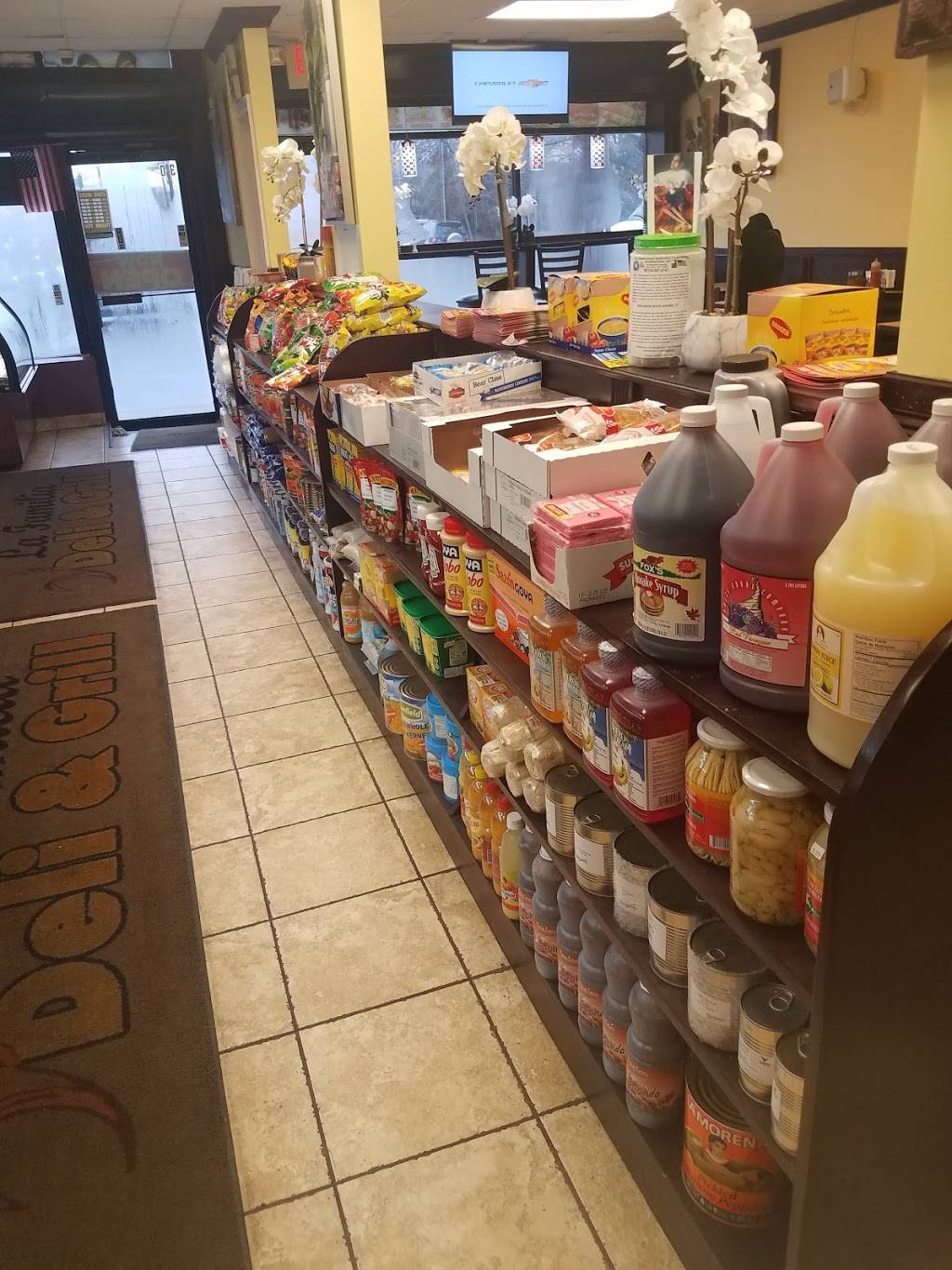 La Familia Deli & Restaurant | restaurant | 312 N Main St, Freeport, NY 11520, USA | 5166889886 OR +1 516-688-9886