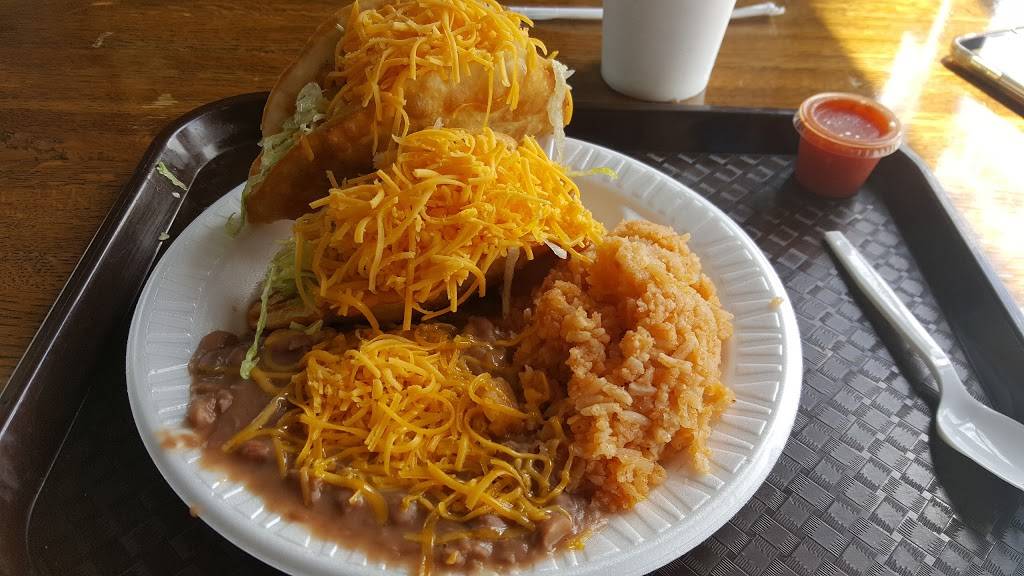 Henry Js Taco House | restaurant | 2920 SW 9th St, Des Moines, IA 50315, USA | 5152433144 OR +1 515-243-3144