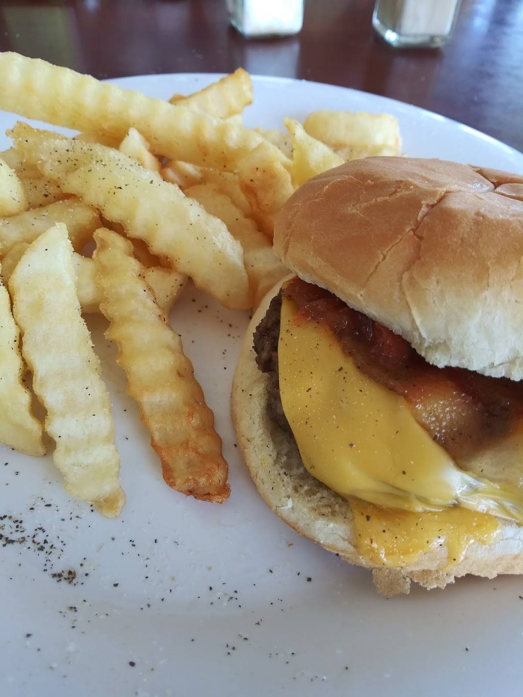 Courthouse Cafe | restaurant | 880 Village Hwy, Rustburg, VA 24588, USA | 4343323301 OR +1 434-332-3301