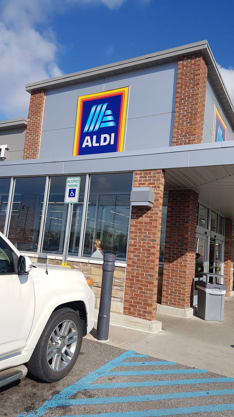 Texas Roadhouse | restaurant | 1363 McFarland Blvd E, Tuscaloosa, AL 35404, USA | 2057592596 OR +1 205-759-2596