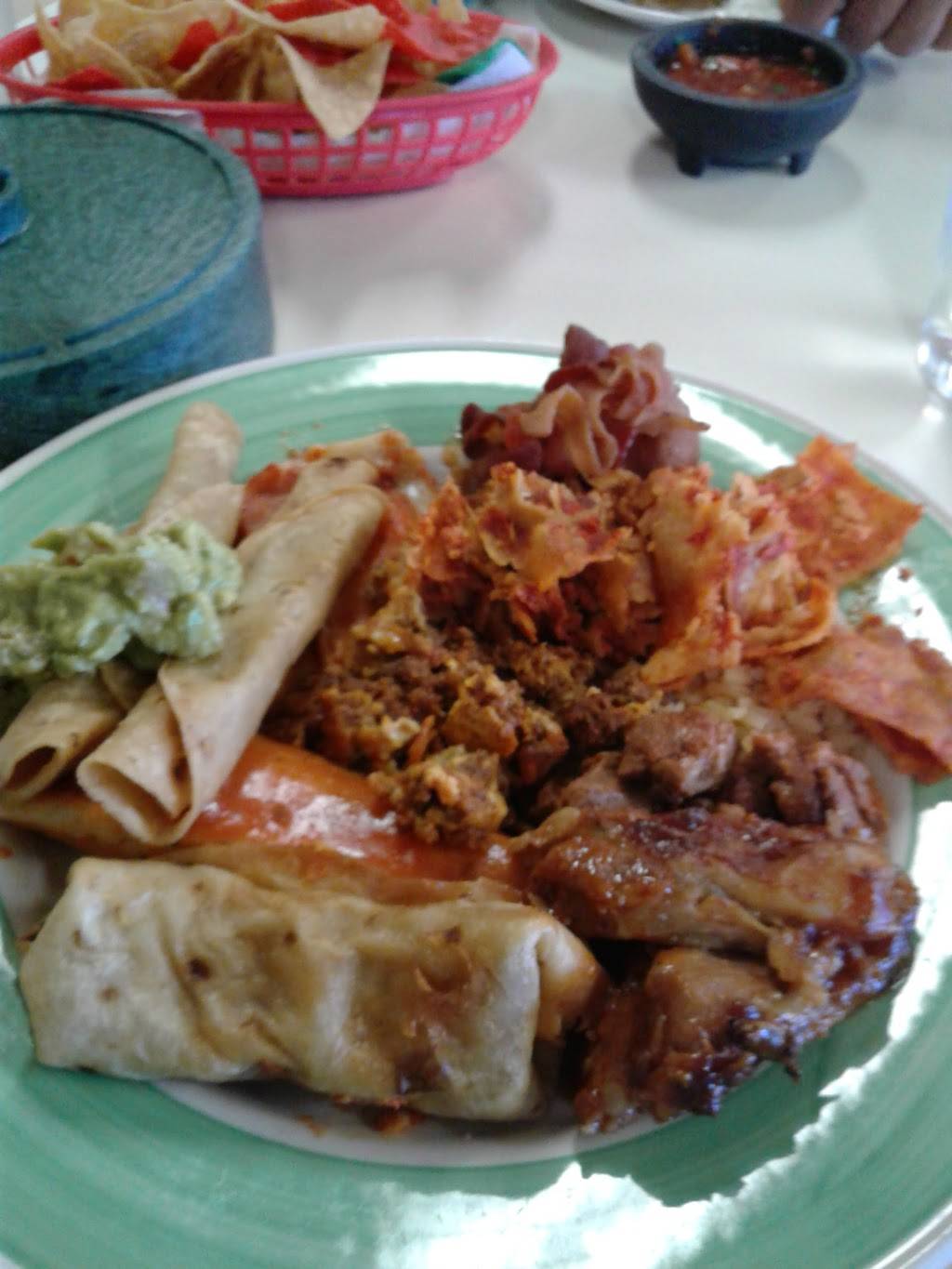 La Fiesta Mexican Food | restaurant | 22144 CA-18 #2, Apple Valley, CA 92307, USA | 7602408200 OR +1 760-240-8200