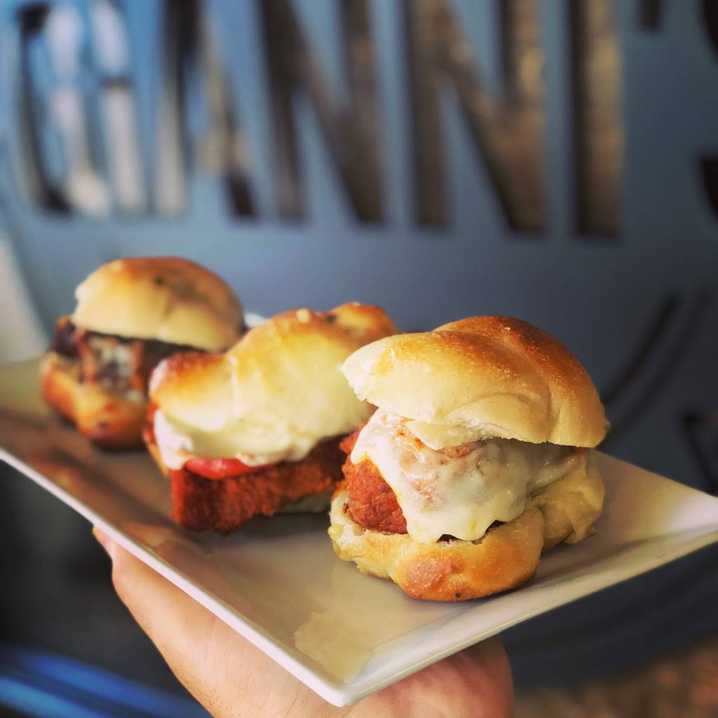 Giannis Pizzeria Oakhurst | restaurant | 56 Monmouth Rd, Oakhurst, NJ 07755, USA | 7327287004 OR +1 732-728-7004