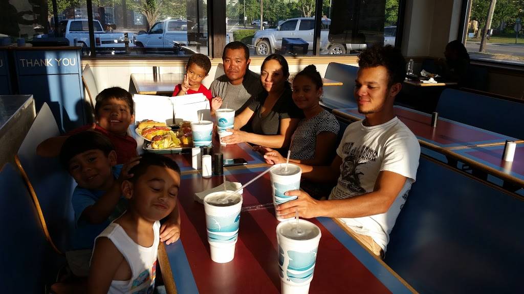 Meltons Restaurant | restaurant | 1000 W Broad St, Elizabethtown, NC 28337, USA | 9108624116 OR +1 910-862-4116