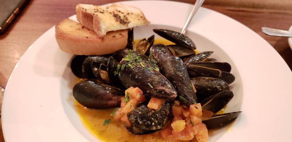 King Street Oyster Bar | restaurant | 12 S King St, Leesburg, VA 20175, USA | 5714428068 OR +1 571-442-8068