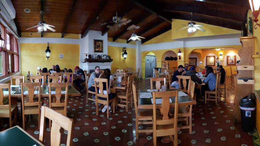 Restaurant Puerto Nuevo II | restaurant | Avenida Rentería 2, Primo Tapia, 22710 Rosarito, B.C., Mexico | 016616141454 OR +52 661 614 1454