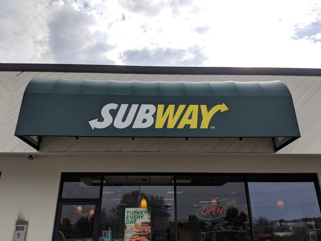 Subway | restaurant | 238 E Main St, Middletown, RI 02842, USA | 4018477670 OR +1 401-847-7670