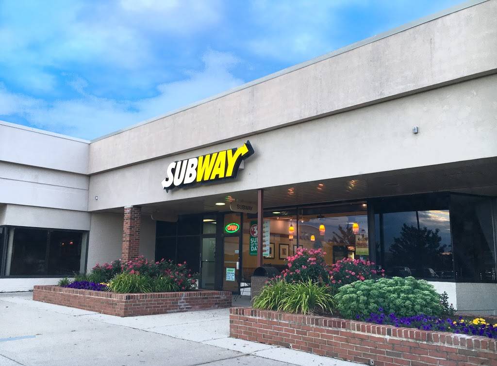 Subway Restaurants | restaurant | 1107 Mount Prospect Plaza, Space #10, Mount Prospect Plaza Shop Ctr, Mt Prospect, IL 60056, USA | 8473986802 OR +1 847-398-6802