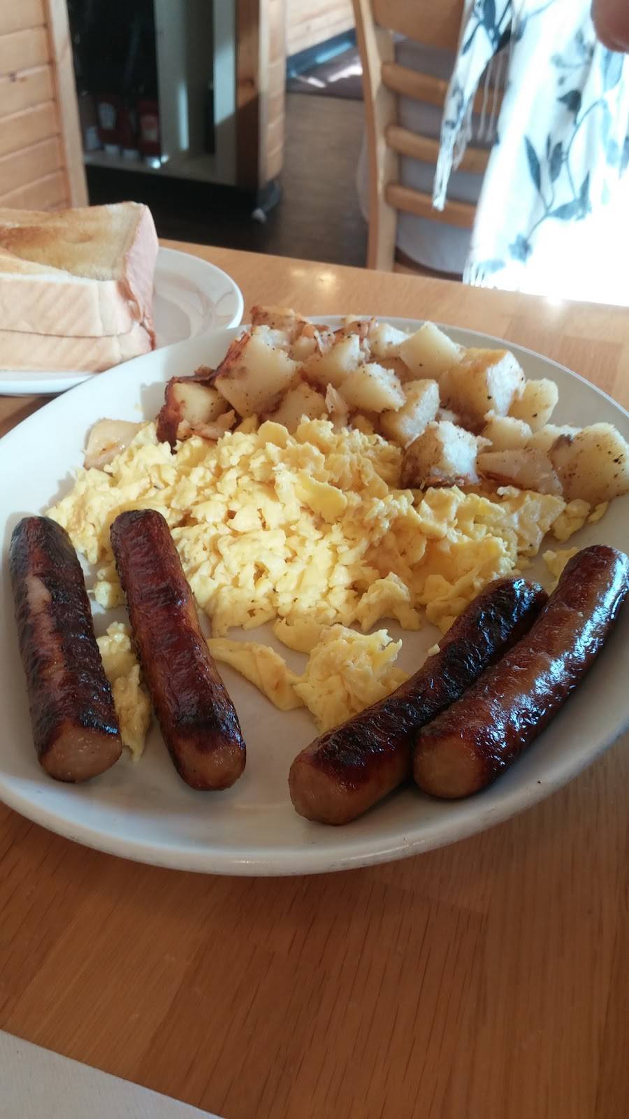 Sunset Grill | restaurant | 185 Consumers Dr, Whitby, ON L1N 1C4, Canada | 9056650030 OR +1 905-665-0030