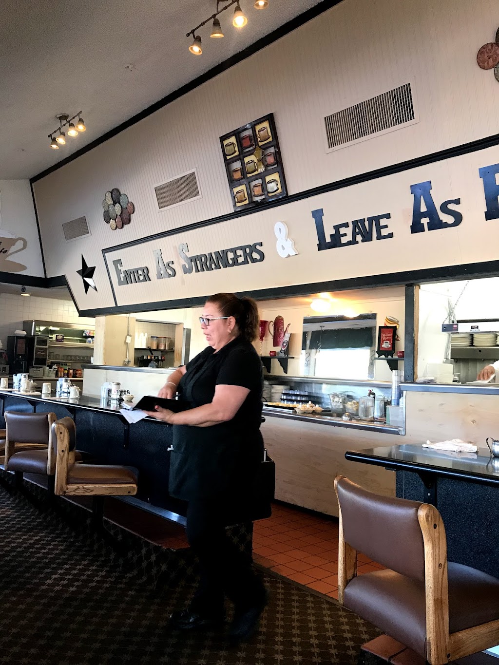 Sandys Café | cafe | 6120 Monterey Hwy, Gilroy, CA 95020, USA | 4088481200 OR +1 408-848-1200