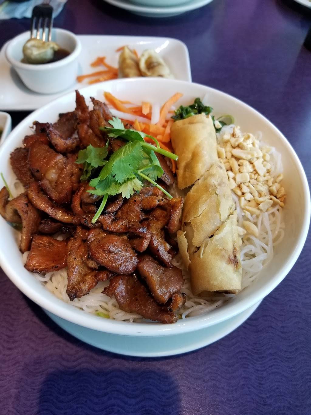 Pho Palace 2 Noodles & Grill | restaurant | 3300 E Broad St #136, Mansfield, TX 76063, USA | 8174050108 OR +1 817-405-0108