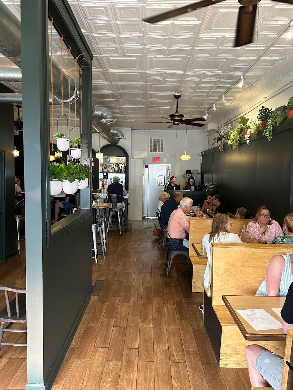 Neighbor | restaurant | 4023 MacArthur Ave, Richmond, VA 23227, USA | 8042063040 OR +1 804-206-3040