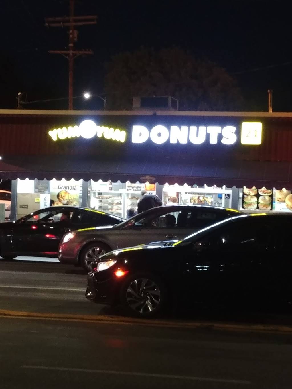 Yum Yum Donuts | cafe | 16167 Nordhoff St, North Hills, CA 91343, USA | 8188923511 OR +1 818-892-3511