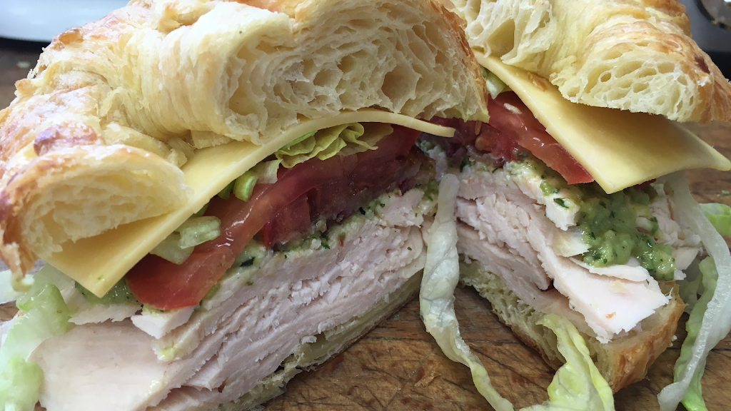 Courtyard Deli | restaurant | 351 Church St, Lexington, KY 40507, USA | 8592523354 OR +1 859-252-3354