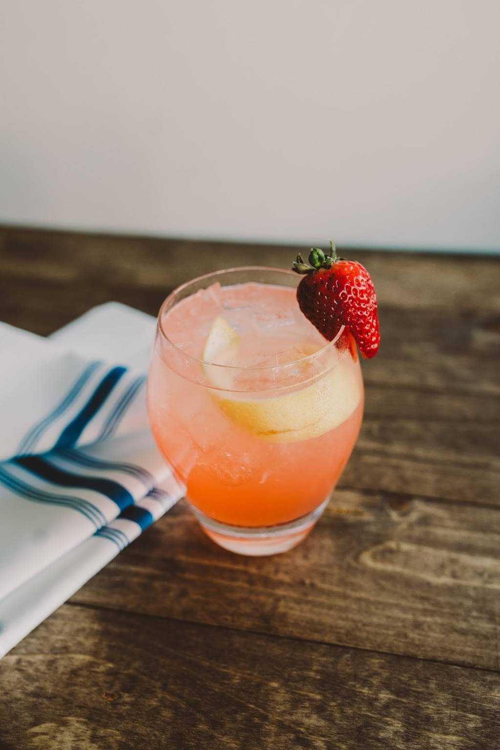 Blonde Restaurant and Bar | restaurant | 601 Cypress St, Pismo Beach, CA 93449, USA | 8052955565 OR +1 805-295-5565