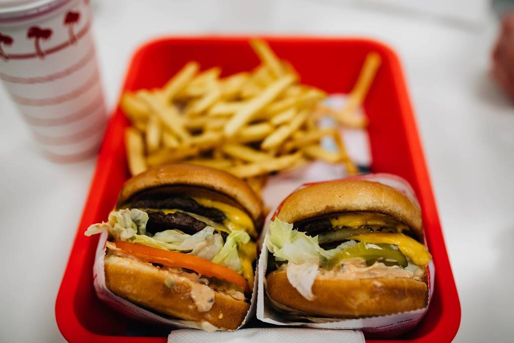 In-N-Out Burger | restaurant | 2131 County Center Dr, Santa Rosa, CA 95403, USA | 8007861000 OR +1 800-786-1000