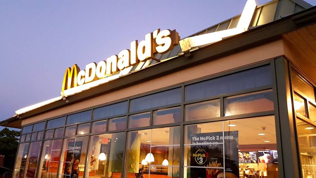 McDonalds | cafe | 932 Center Ave, Elburn, IL 60119, USA | 6303655915 OR +1 630-365-5915