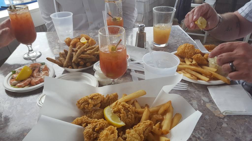 BGs Boat House Restaurant & Marina | restaurant | 191 Wentworth Rd, Portsmouth, NH 03801, USA | 6034311074 OR +1 603-431-1074